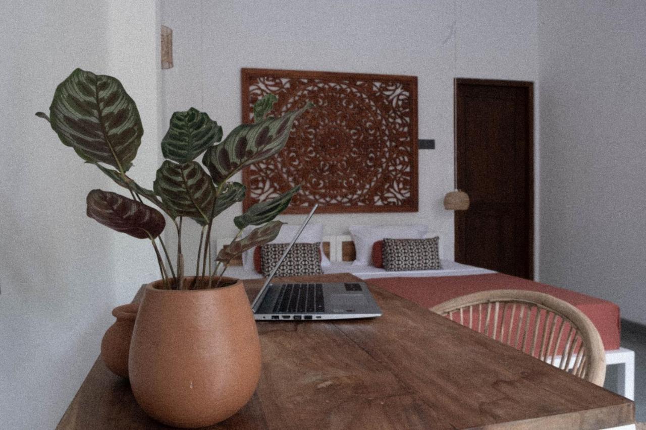 Clics Coliving & Coworking Hotel Dikwella Eksteriør billede